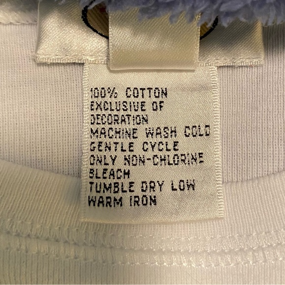 Talbots women’s white cotton T-shirt with raised abstract design. Medium. EUC. - Picture 4 of 6